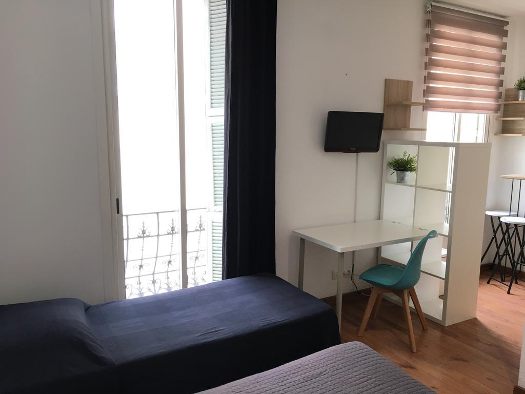 Studio (3 Adults),400377558:JPEG